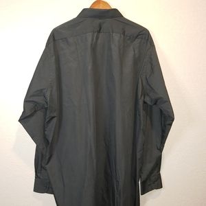 EUC Van Heusen Black Dress shirt